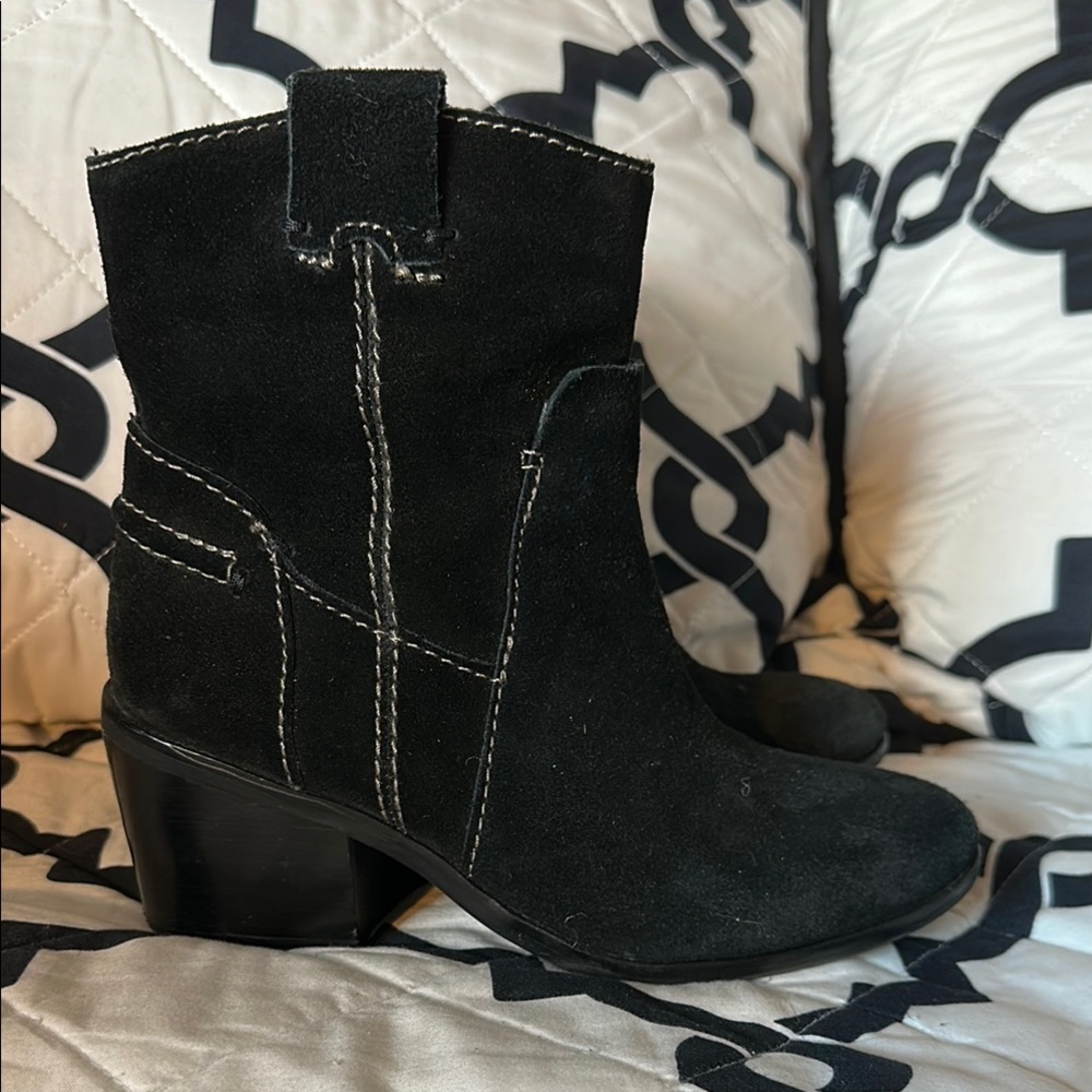 Vince Camuto Black Heeled Boots with Suede Finish